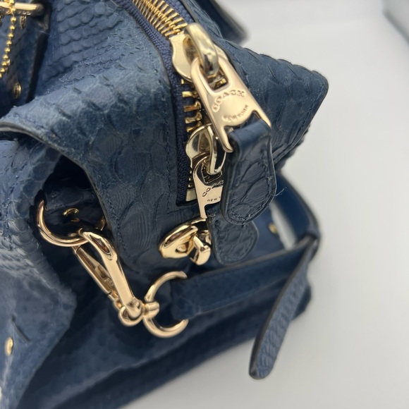 Coach snake pattern in blue with gold buckle. Good condition - Picture 6 of 8